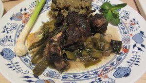 Печено агнешко върху канапе от киселец