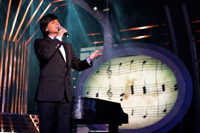 Къци Вапцаров като Емил Димитров в "Като две капки вода"