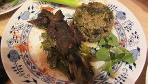 Печено агнешко върху канапе от киселец с дроб сърма