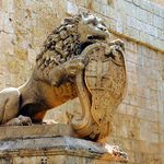Kamennite lavove pred drevniya grad mdina malta