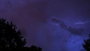 Дъжд, мокро, облачно и мрачно - как да му се работи на човек в такова време