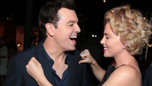 Чарлийз Терон с двама кавалери на кинопремиера