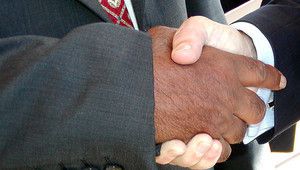 Всяка успешна сделка завършва с ръкостискане