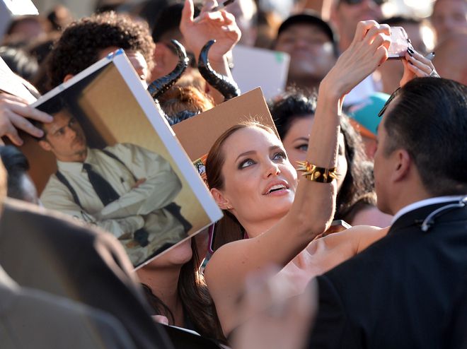Анджелина Джоли се снима с фенове