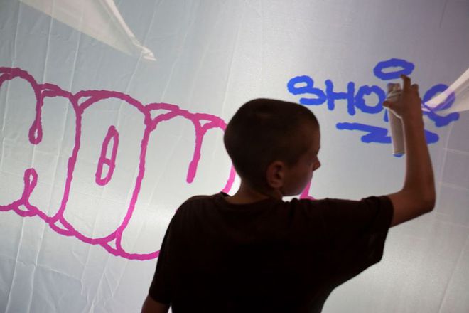 Programata fresh spark obuchava grafiti artisti