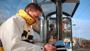 Четенето в автобуса може да ни предпази от скуката
