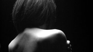 Коя родна звезда се съблече в новия си клип?