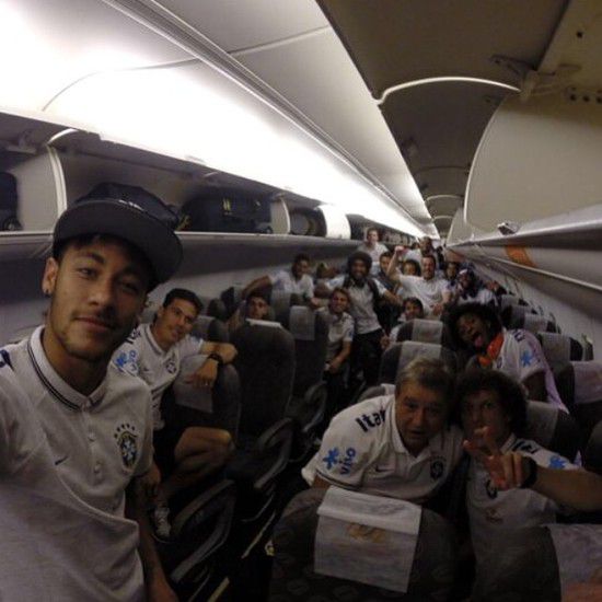 Неймар - "селфи" в самолета