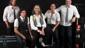 Роджър Ходжсън с групата си