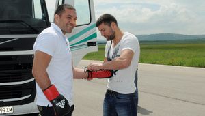 Кобрата чака Кличко на 6 септември