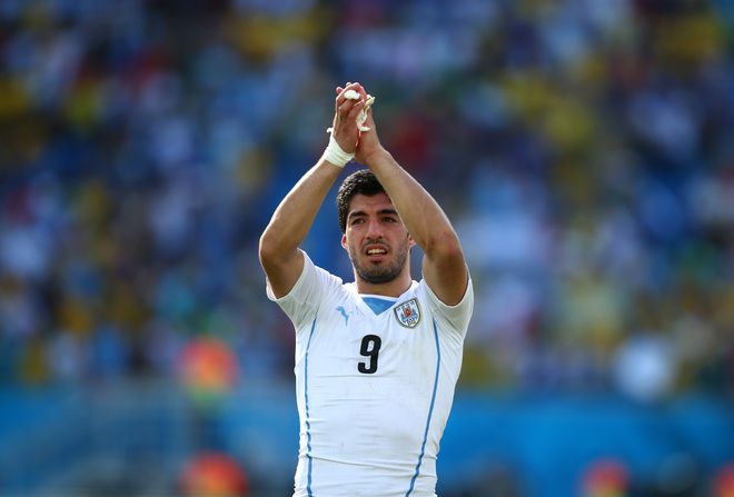 Луис Суарес ликува след Уругвай-Италия 1:0