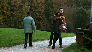 Би ли помогнал на тормозено момиче