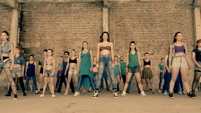 Михаела Филева в клипа си "Едно наум"