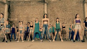 Михаела Филева в клипа си "Едно наум"