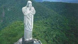 Социалните мрежи избухнаха с майтапчийски колажи след загубата на Бразилия