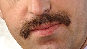 Мустаците, които станаха символ на една банка