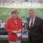 Ангела Меркел и президентът Гаук във ВИП ложата на "Маракана"