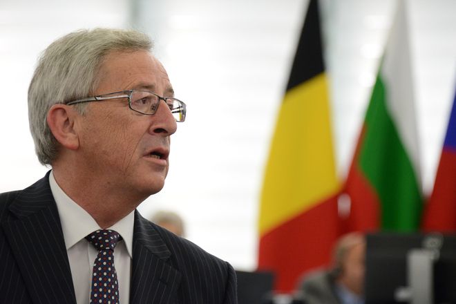 Zhan klod yunker na fona na balgarskoto zname