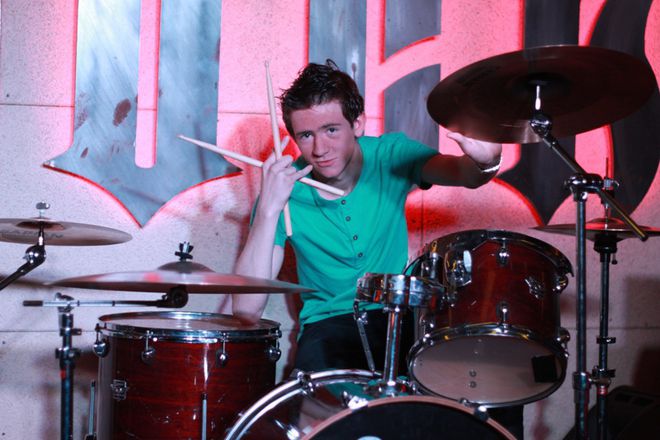 Фипо - барабанистът на "Революция Z"