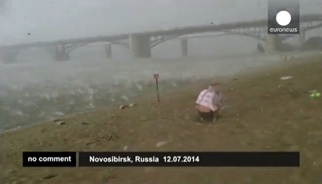 Когато градушката ви хване на плажа