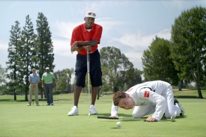 Maykal dzhordan v reklama na hanes