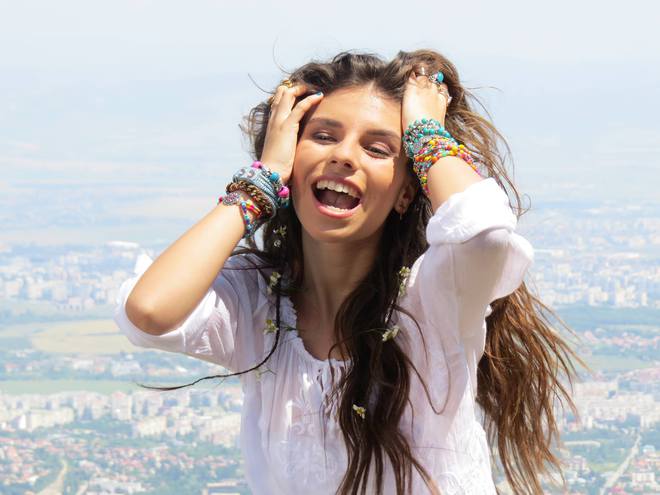 Дивна на фона на София