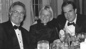 Бърни Мейдоф с жена си и сина им Марк, вече покойник