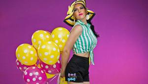 Светла Иванова в клипа към "Ближи си сладоледа"