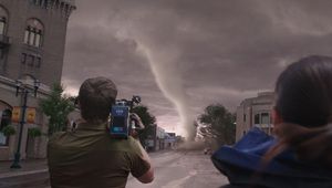 "В окото на бурята", по кината от 15 август