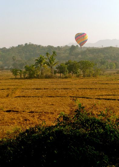 Балон над планините в Западна Бирма