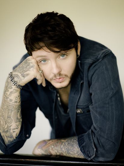 Джеймс Артър в едър план