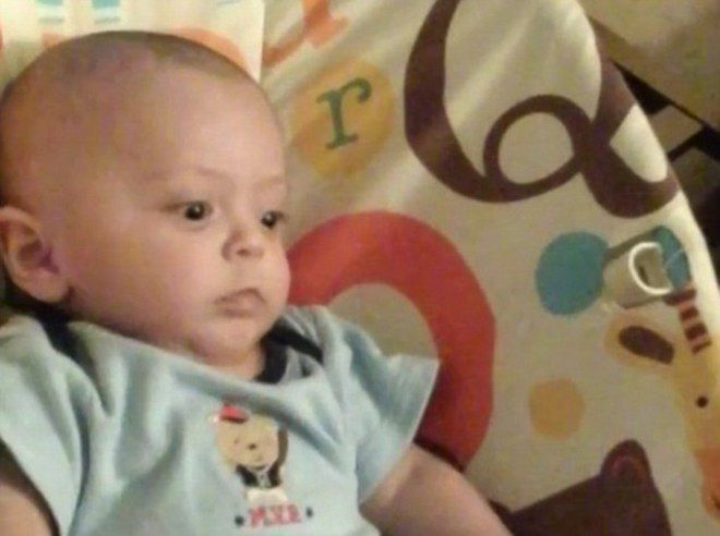 Любовта на едно бебе към дистанционното