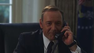 Кевин Спейси като Франк Ъндърууд в клип за рождения ден на Бил Клинтън