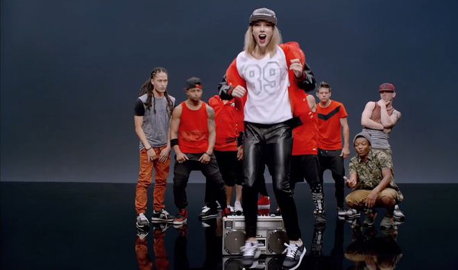 Тейлър Суифт в клипа си Shake It Off