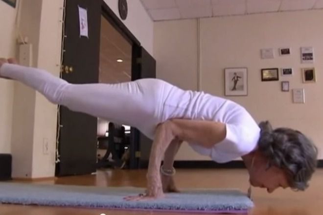 Kak izglezhda edna 96 godishna prepodavatelka po yoga