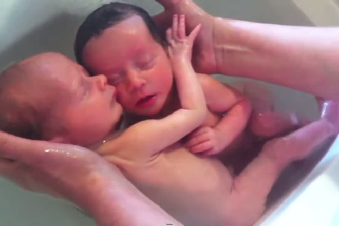 Bliznatsi koito ne spirat da se gushkat