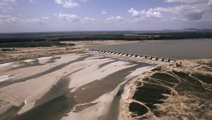 Язовирно водохващане пресушава долната част на реката