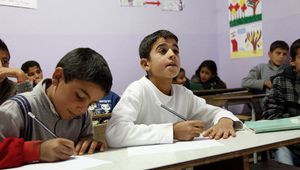 Едва 96 деца бежанци са записани в училище за новата учебна година