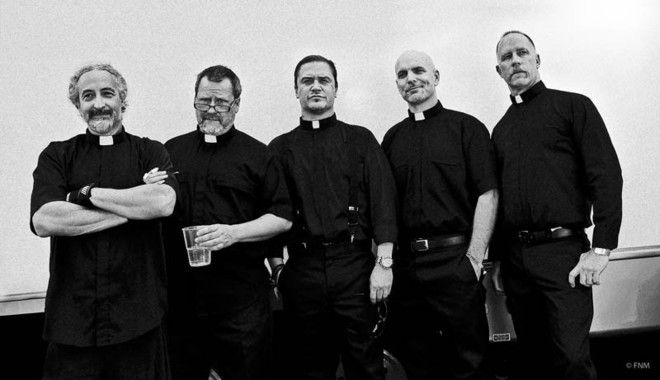 Faith No More като свещеници