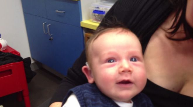 7-седмичния Локлан за пръв път чува майка си