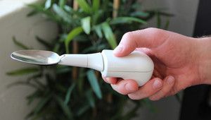 Високотехнологичната лъжица Liftware