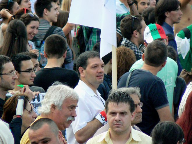 Петър Славов сред участници в протестите
