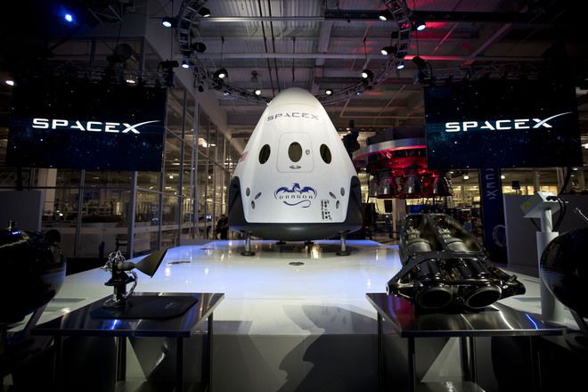 Космическият кораб Dragon V2 на SpaceX
