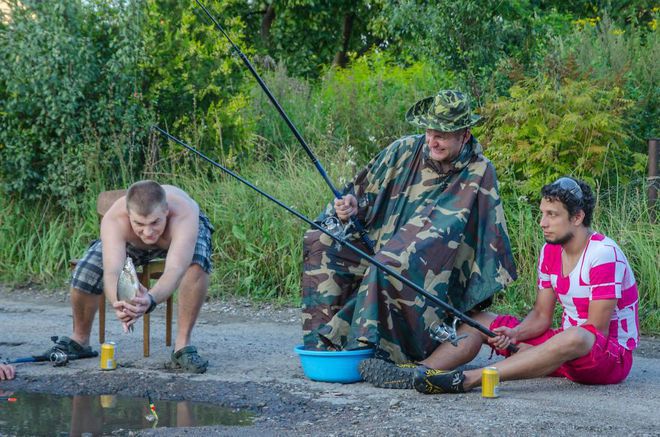 Риболов в дупките по пътя