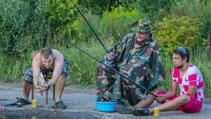 Риболов в дупките по пътя