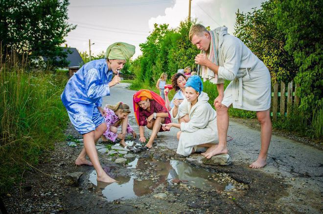 Сутрешен тоалет при уличната локва