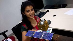 Индийка се снима за спомен с "Мангаляан"