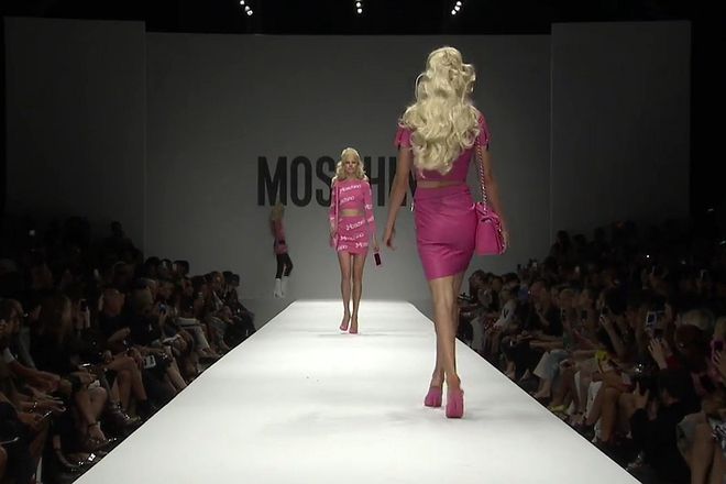 Zhivi kukli barbi v revyuto na moskino