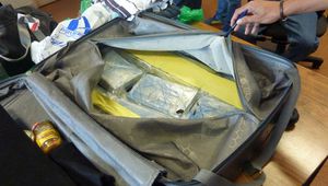 Кокаин в куфар, задържан на парижкото летище