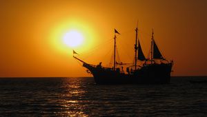 В открито море